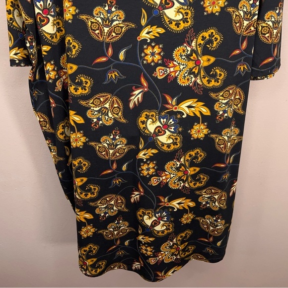 New Small LuLaRoe Black Gold Paisley Print Tee Irma Colorful Stretch Oversized - Picture 10 of 16